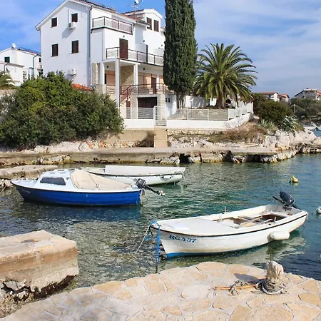 Apartment With Parking Space - 7541 *