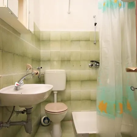 Apartment With Parking Space - 7541 *