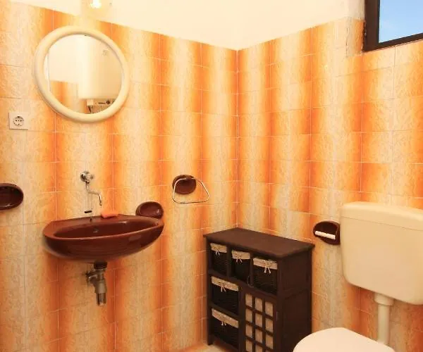 With Parking Space - 7541 Apartamento Rogoznica (Sibenik-Knin)